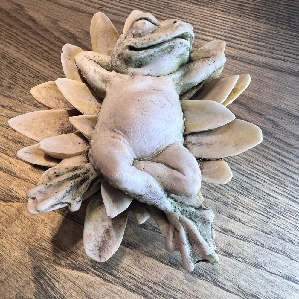 Very relaxed frog thingy haha